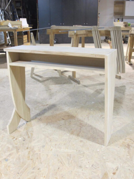 Dekorativer-Tisch