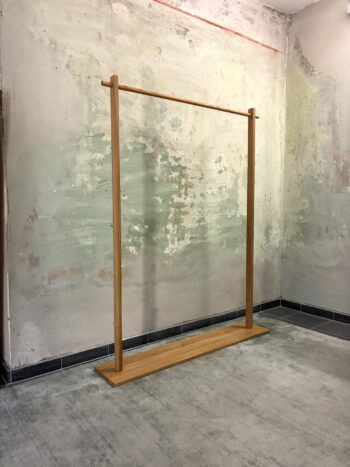 Boutique Holz Kleiderständer
