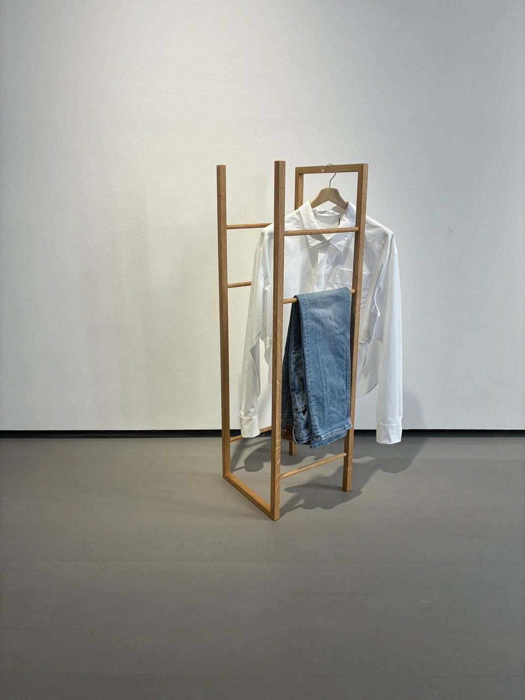 TB.34 Modern Herrendiener / Stummer Diener / Valet Stand - Image 5