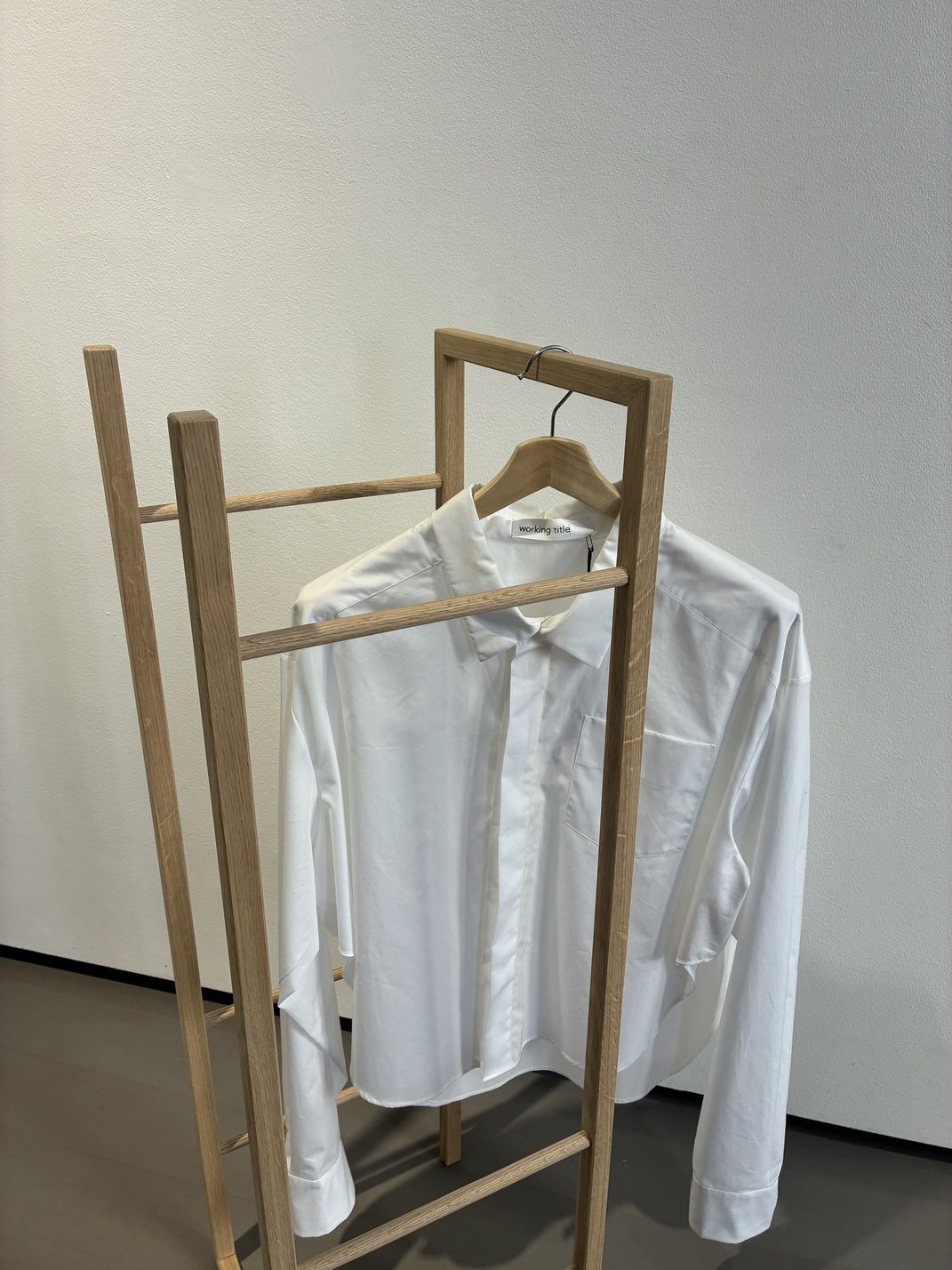 TB.34 Modern Herrendiener / Stummer Diener / Valet Stand - Image 9