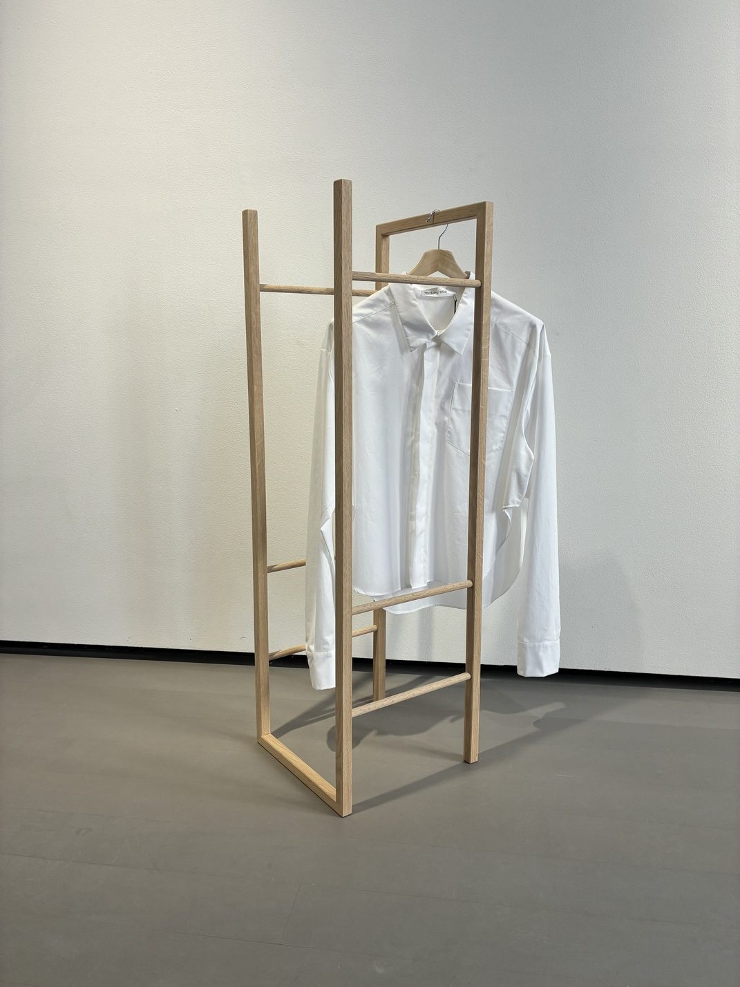 TB.34 Modern Herrendiener / Stummer Diener / Valet Stand - Image 7