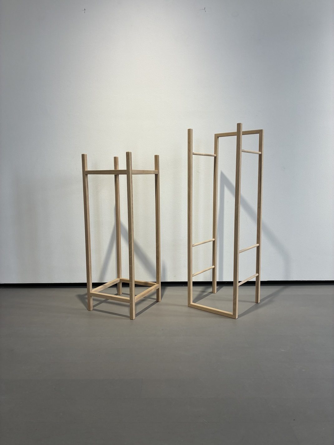 TB.34 Modern Herrendiener / Stummer Diener / Valet Stand - Image 11