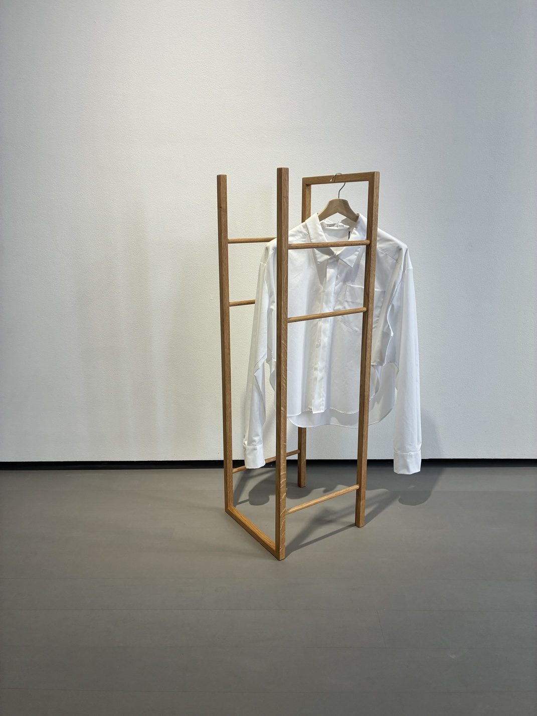 TB.34 Modern Herrendiener / Stummer Diener / Valet Stand - Image 2